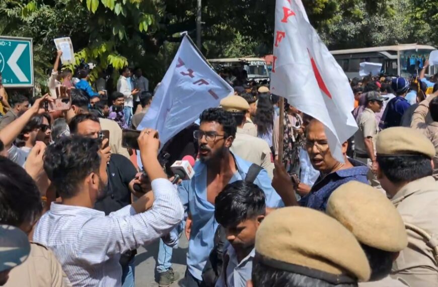 Stopped Before Arrival: Delhi Police Seal Jantar Mantar, Detain Protesters Seeking CEC Removal